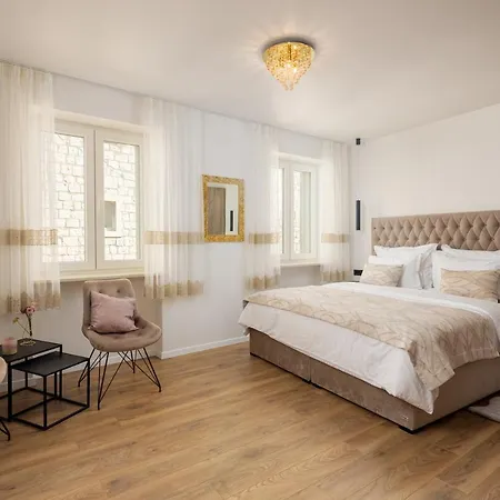 Luxury Duje *